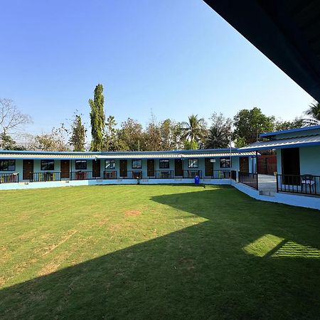Deep Bhavani Resort Карджат Экстерьер фото