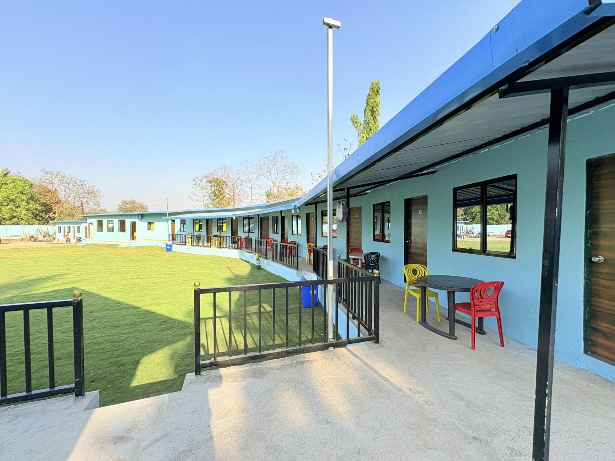 Deep Bhavani Resort Карджат Экстерьер фото
