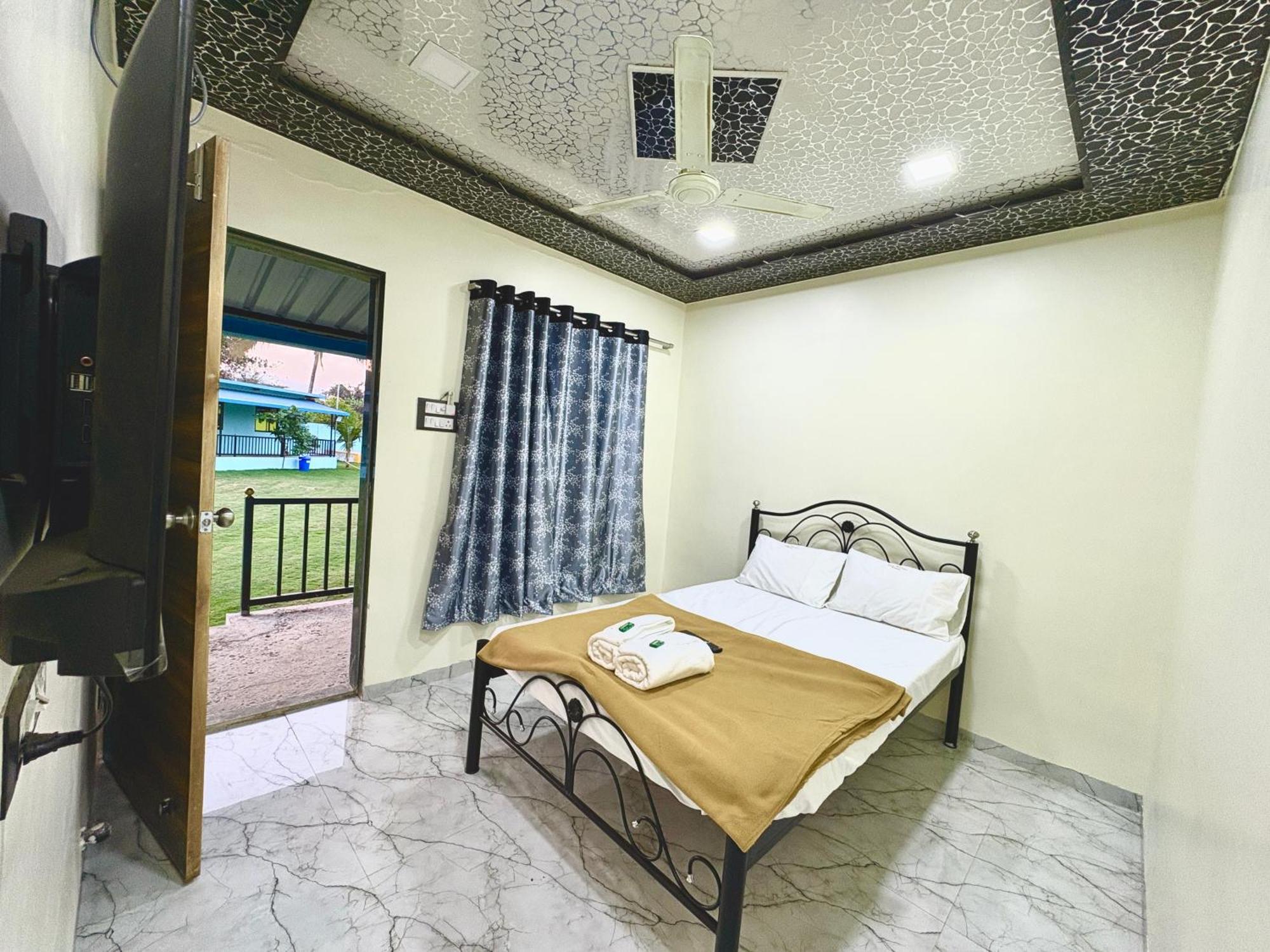 Deep Bhavani Resort Карджат Экстерьер фото